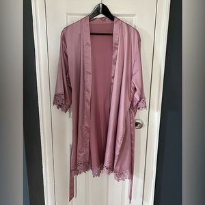 Lilac short robe used for wedding